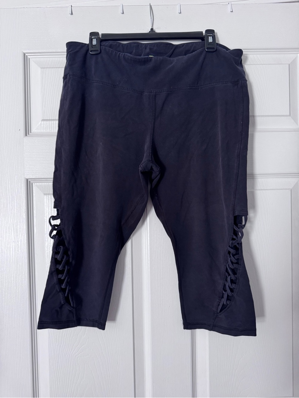 Women's Black Lace-Up Active Capris